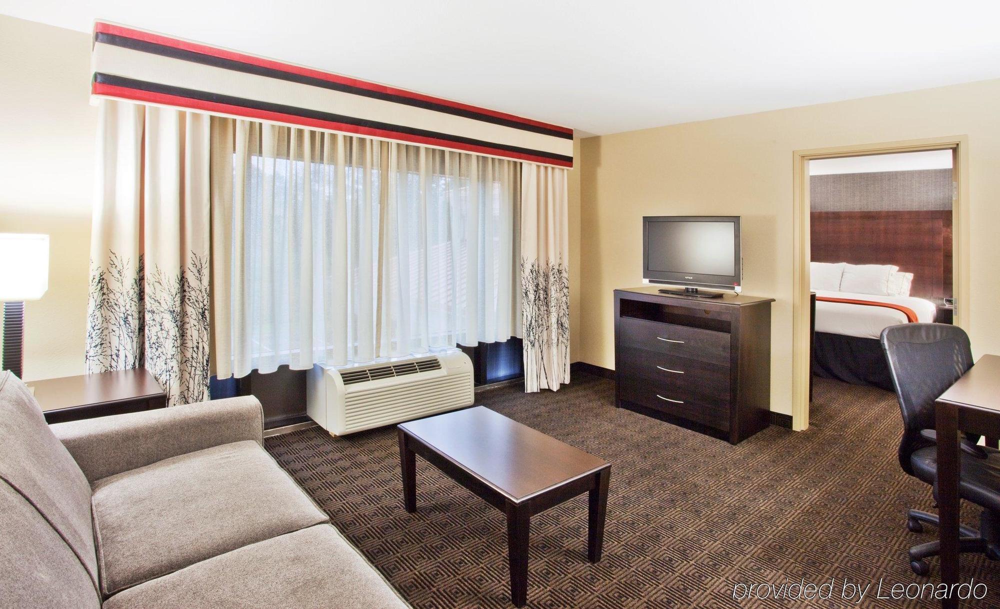 Holiday Inn Express Hotel & Suites Atlanta-Cumming By Ihg Стая снимка